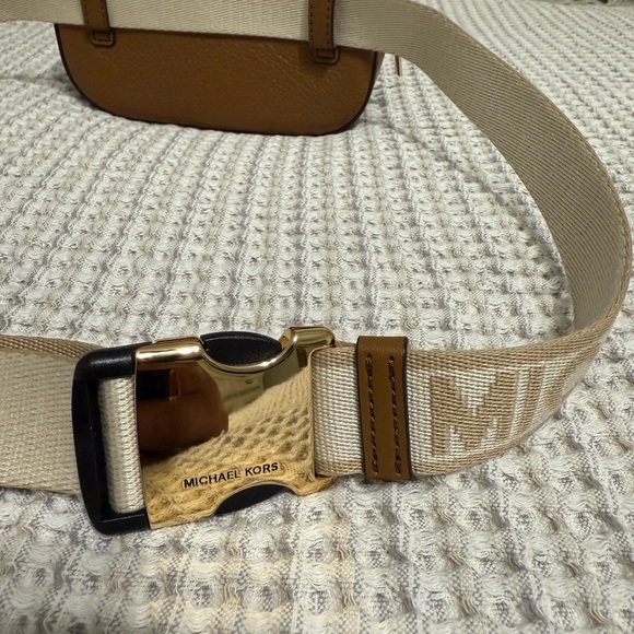 Michael Kors Jet Set Small Pebbled Leather Belt Bag - Picture 7 of 15